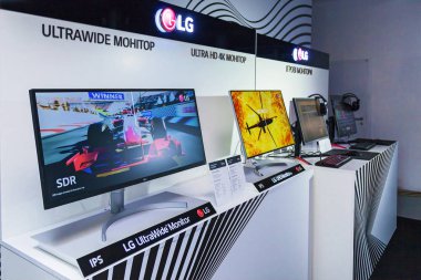 Kiev, Ukrayna 12 Haziran 2018: Lg şirket yeni ev aletleri televizyonlar, buzdolapları, çamaşır makineleri, mikrodalga fırın, telefonlar ve müzik sistemleri sunar.