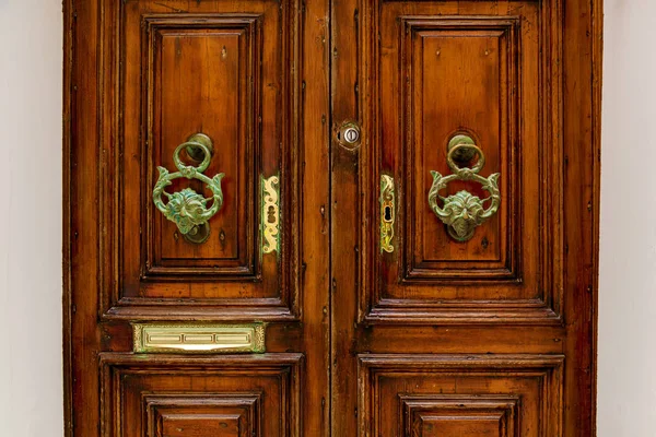 Textuur van houten deuren in Malta — Stockfoto