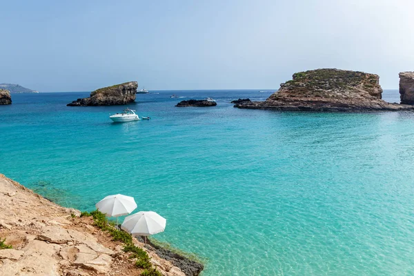 Agua cristalina pura de Blue Lagoon en Malta — Foto de Stock