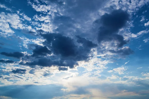 Cielo azul al atardecer —  Fotos de Stock