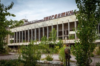 Pripyat şehrinde terk edilmiş bir bina