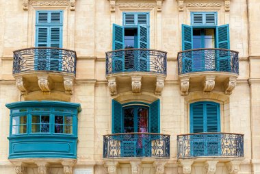 Malta mimarisi, bir evin cephesi
