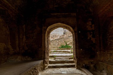 David Gareja manastırı. Kayanın üzerine eski Gürcistan Ortodoks manastırı kompleksi David-Gareja oyuldu. Sagarejo, Kakheti bölgesi, Georgia.