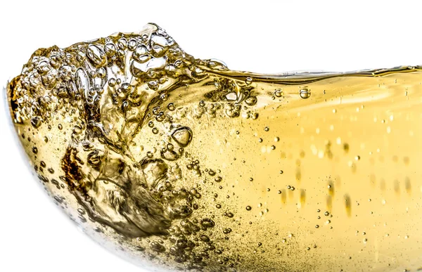 ガラスに白い背景の上に分離された泡クローズ アップ マクロ テクスチャとスプラッシュの白ワイン 美しいフィズと白ワインの波 — ストック写真