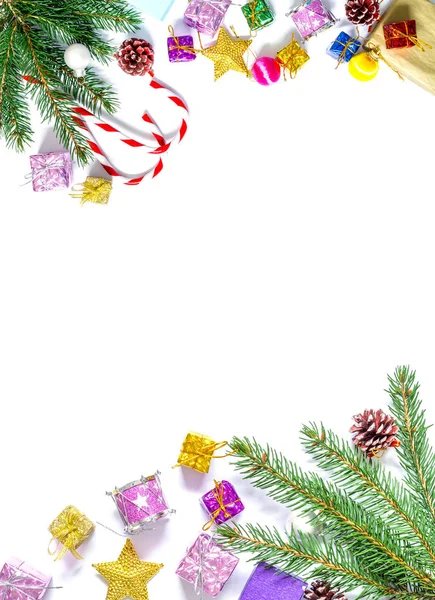 Tak Van Een Kerstboom Met Ballen Kegels Van Sparren Traditionele — Stockfoto
