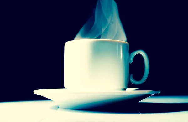Bir Fincan Kahve Güzel Duman Buhar Duman Yakın Siyah Bir — Stok fotoğraf