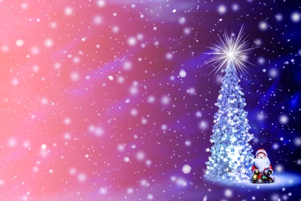 Kerstboom Met Gloeiende Lichten Een Slinger Een Stralende Ster Kroon — Stockfoto