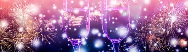 Fuochi Artificio Colorati Due Bicchieri Champagne Fizz Vino Con Bolle — Foto Stock