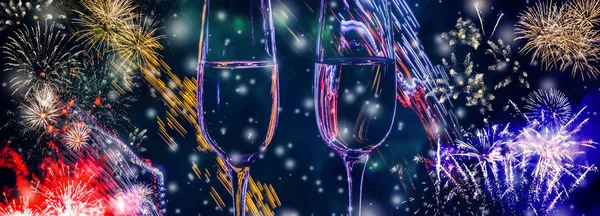 Fuochi Artificio Colorati Due Bicchieri Champagne Fizz Vino Con Bolle — Foto Stock