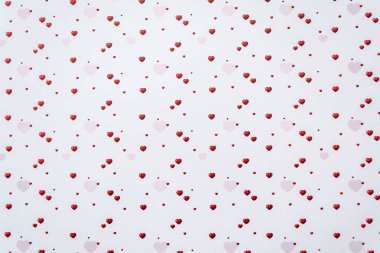 Sevgililer günü arka plan beyaz zemin üzerine kırmızı kalp sembolleri ile