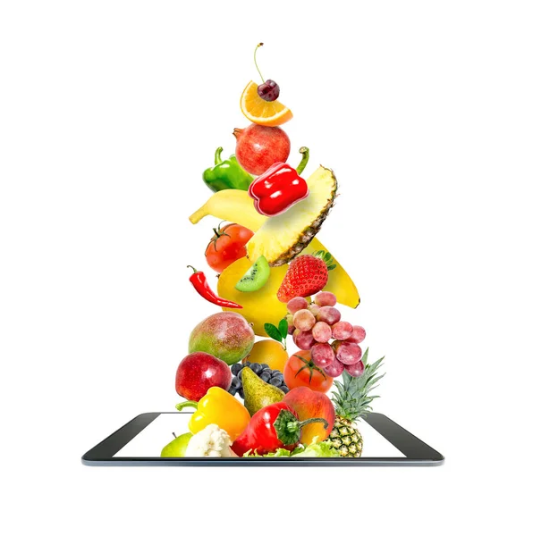 Friss zöldségek és gyümölcsök, repülő, csökkenő, egy modern szerkentyű, mobiltelefon, izolált fehér alapon. Kreatív ötlet online vásárlás. — Stock Fotó