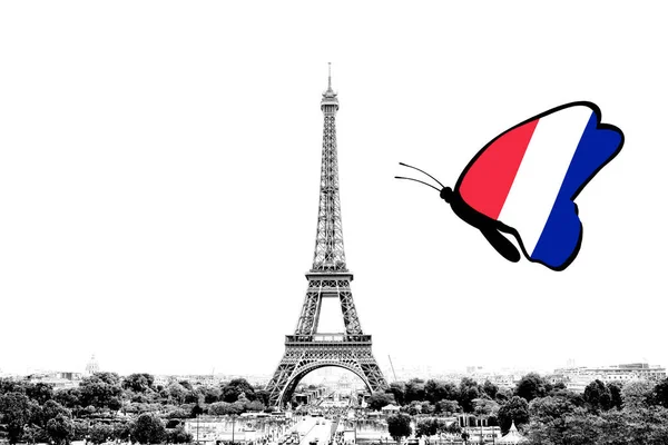 Zwart-wit foto van Parijs Panorama met uitzicht op de Eiffel toren met vlinder rond in de kleuren van de nationale vlag van Frankrijk. Geïsoleerd op witte achtergrond. — Stockfoto