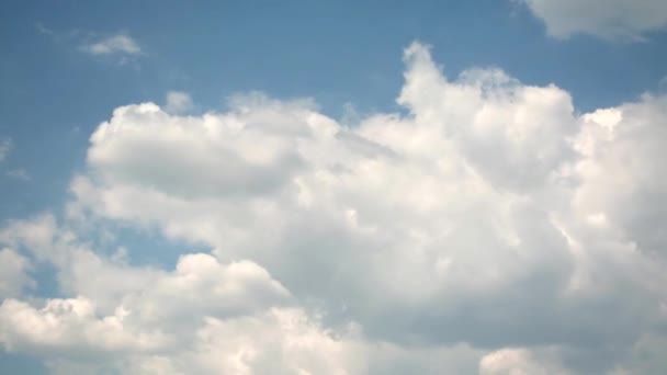 Cielo Azul Verano Con Hermosas Nubes Cúmulos Cronómetro Rápido Full — Vídeos de Stock