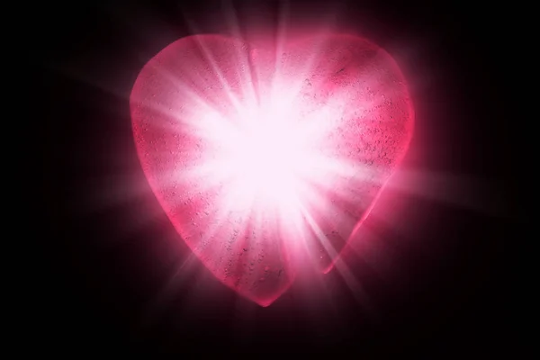 Gelo congelado quebrado em meio coração símbolo de um clos cor-de-rosa suave — Fotografia de Stock