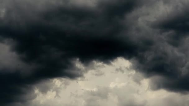 Czas Upływa Wideo Szarymi Deszczowymi Chmurami Stylu Noir Szare Niebo — Wideo stockowe