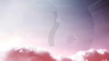 Yaratıcı 4K parallax gökyüzü videosu hareket eden bulutlar ve güneş ışığı, kolları Lotus pozisyonunda ayrılmış bir adamın silüeti, Yin-Yang sembolünün arka planında ışıkta uçuyor..