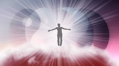 Kolları ayrık bir adamın silueti, Yin-Yang sembolünün arka planında parlak beyaz bir güneş ışığı altında gökyüzünde uçuyor. Samadhi meditasyon konsepti, açık fikirli..