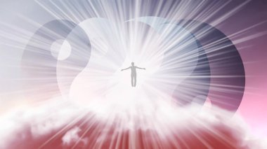 Kolları ayrık bir adamın silueti, Yin-Yang sembolünün arka planında parlak beyaz bir güneş ışığı altında gökyüzünde uçuyor. Samadhi meditasyon konsepti, açık fikirli..
