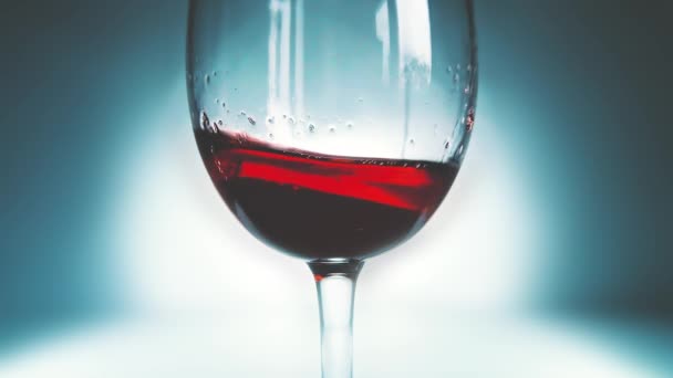 Vidéo Créative Ralenti Macro Vin Rouge Éclaboussant Dans Verre Côté — Video