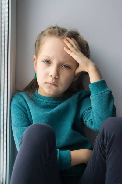 Дитячі Емоції Дівчинка Стресовій Ситуації Сумна Дитина Захищена Дитина Дитячі — стокове фото
