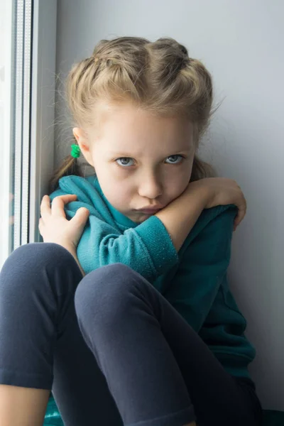 Дитячі Емоції Дівчинка Стресовій Ситуації Сумна Дитина Захищена Дитина Дитячі — стокове фото