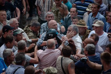 19 Haziran 2018. Kiev, Ukrayna. Çatışmalar Ukrayna parlamento dışında. Madenci, Chornobyl temizlik işçileri ve Sovyet-Afgan Savaşı gazileri gibi protestocular geliştirilmiş devlet destek talep etti..