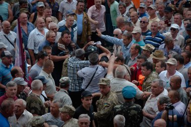 19 Haziran 2018. Kiev, Ukrayna. Çatışmalar Ukrayna parlamento dışında. Madenci, Chornobyl temizlik işçileri ve Sovyet-Afgan Savaşı gazileri gibi protestocular geliştirilmiş devlet destek talep etti..