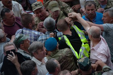 19 Haziran 2018. Kiev, Ukrayna. Çatışmalar Ukrayna parlamento dışında. Madenci, Chornobyl temizlik işçileri ve Sovyet-Afgan Savaşı gazileri gibi protestocular geliştirilmiş devlet destek talep etti..