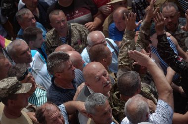 19 Haziran 2018. Kiev, Ukrayna. Çatışmalar Ukrayna parlamento dışında. Madenci, Chornobyl temizlik işçileri ve Sovyet-Afgan Savaşı gazileri gibi protestocular geliştirilmiş devlet destek talep etti..