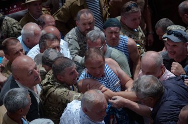 19 Haziran 2018. Kiev, Ukrayna. Çatışmalar Ukrayna parlamento dışında. Madenci, Chornobyl temizlik işçileri ve Sovyet-Afgan Savaşı gazileri gibi protestocular geliştirilmiş devlet destek talep etti..