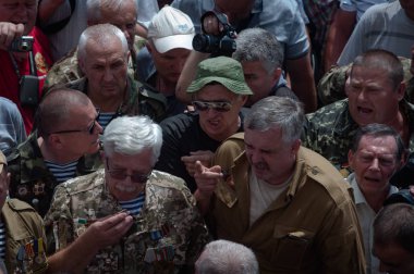 19 Haziran 2018. Kiev, Ukrayna. Çatışmalar Ukrayna parlamento dışında. Madenci, Chornobyl temizlik işçileri ve Sovyet-Afgan Savaşı gazileri gibi protestocular geliştirilmiş devlet destek talep etti..