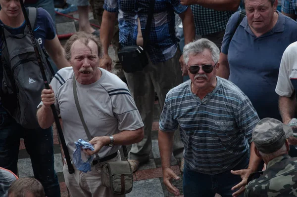 19 Haziran 2018. Kiev, Ukrayna. Çatışmalar Ukrayna parlamento dışında. Madenci, Chornobyl temizlik işçileri ve Sovyet-Afgan Savaşı gazileri gibi protestocular geliştirilmiş devlet destek talep etti..