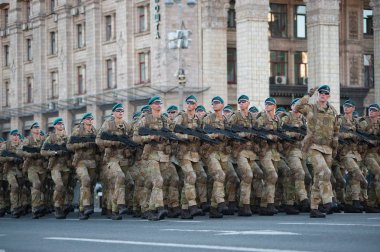 22 Ağustos 2018. Kiev, Ukrayna. Kiev merkezi askeri geçit töreni provada. Ağustos 24 Ukrayna'da bağımsızlık günü askeri geçit töreni yapılacak.