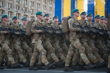 22 Ağustos 2018. Kiev, Ukrayna. Kiev merkezi askeri geçit töreni provada. Ağustos 24 Ukrayna'da bağımsızlık günü askeri geçit töreni yapılacak.