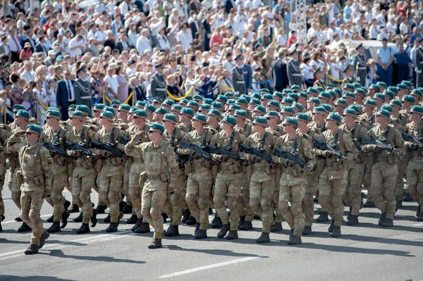 2018年8月24日 乌克兰基辅 乌克兰独立日阅兵仪式 4500名士兵和250辆军车参加了游行 — 图库照片