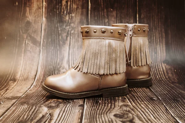 Starožitný kožený ženský boty — Stock fotografie
