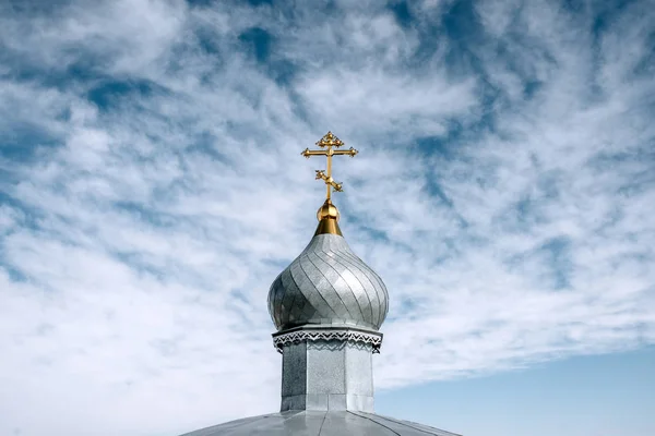 Croce sulla cupola del tempio in Russia — Foto Stock