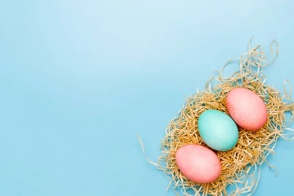 Πολλά αυγά του Πάσχα στο φόντο του χαρτιού — Φωτογραφία Αρχείου