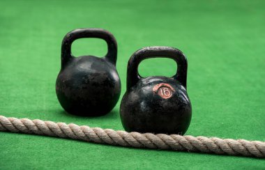 Crossfit eğitim fitness kulübünde için farklı crossfit cihazları 
