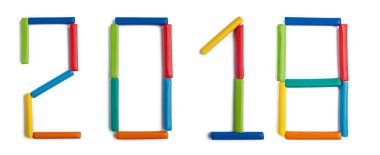 çocuklar için parlak renkli hacimsel hamuru rakamları 2018 xmas, kopya alanı boş konular