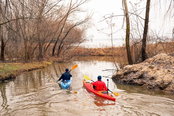 Vue Dos Des Hommes Pratiquant Des Sports Aviron Dans Baie — Photo