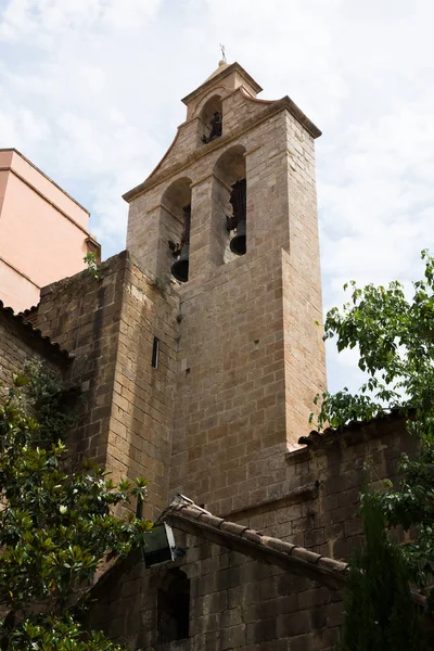 Esglesia サンタ アンナ バルセロナ カタルーニャ スペインのゴシック様式四分の一の最も古い教会の一つである聖アンナ教会の鐘楼 教会はバルセロナ市の建築ランドマークです — ストック写真