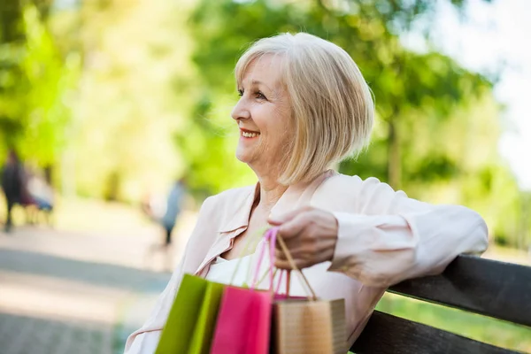 Happy Adult Woman Sitting Park Shopping — Stock Photo, Image