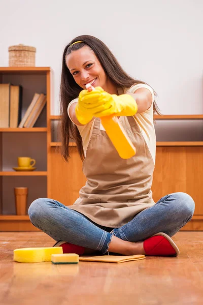 Joven Mujer Feliz Está Listo Para Limpiar Casa — Foto de Stock