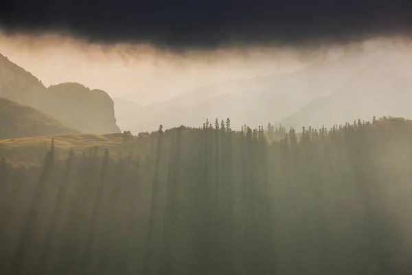 Rayo Sol Acantilado Montaña — Foto de Stock