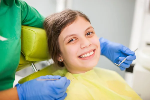 Dziewczynka Jest Gotowy Dentysty — Zdjęcie stockowe