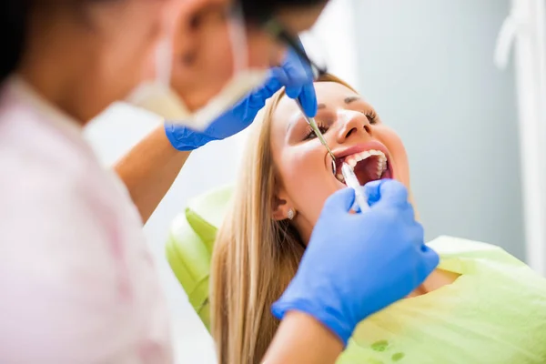 Young Woman Dentist Doctor Injecting Anesthetic — Stock Photo, Image