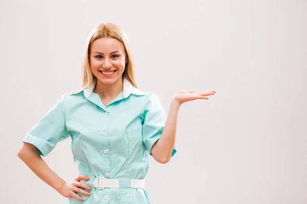 Portrait Young Nurse Who Holding Your Text Product — Stock Photo, Image