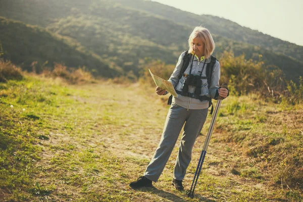 Senior Woman Hiking Mountain Active Retirement — Stock Photo, Image
