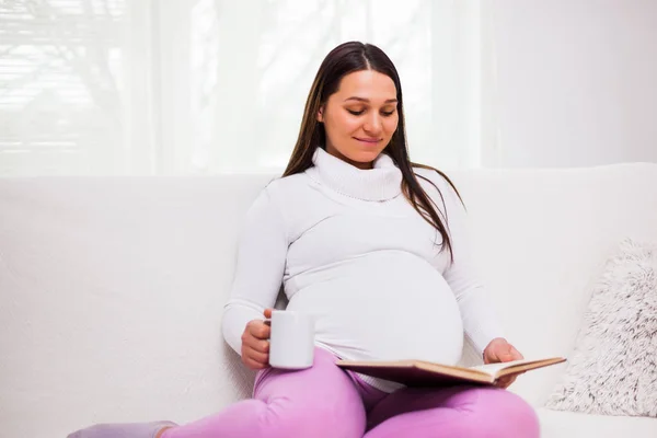 Pregnant Woman Reading Book Home — Stock Photo, Image